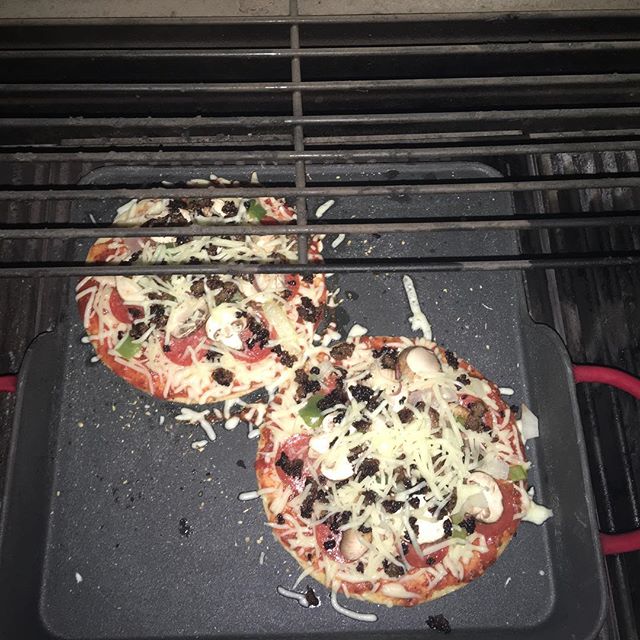Home Made pizza, trying make it healthy. Has got to be better than Pizza Hut or Little Ceasers for us. #250kchallenge #yummyinmutummy #oldman #longhardroad #getfitordietrying