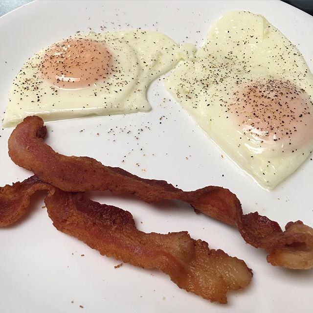 This was lunch today! Thanks Mom! Pretty eggs and Bacon.... #bodybuildingcom #dymatize #bodybuilding #fitness #lifestyle #motivation #nopainnogain #workout #inspiration #longhardroad #oldman #roadtofitness #musclemotivation #bestself #workinprogress #hardworkpaysoff #MuscleTech #comeonbalboa #gymlife #freeyourmindneo #trainharder #nevergiveup #onedayatatime #dontthinkaboutitdoit #fitforlife #fitmotivation #gohard #keepyourheadup #determination