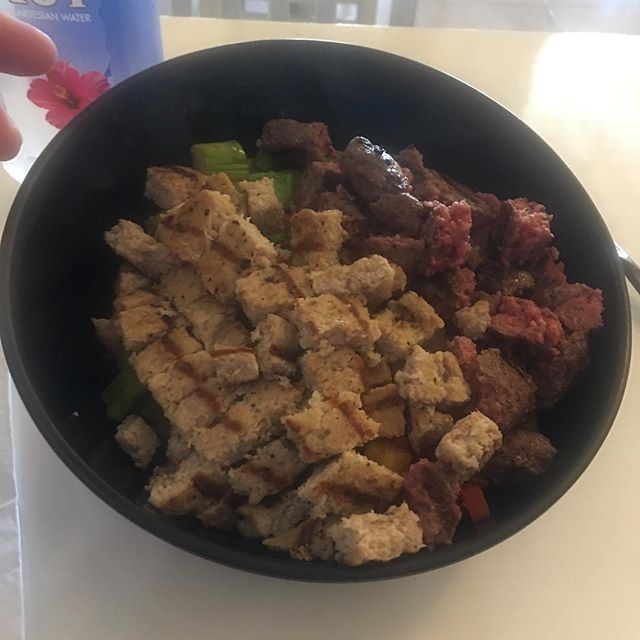 Tried somewhere new for lunch today.

El Jefe Bowl From @proteinhouse1

Turkey Burger, Ground Bison, Broccoli, Red Peppers, Red Onions and Pineapple.

I substituted Asparagus for the broccoli. I will for sure be coming back here. ​ #workinprogress 