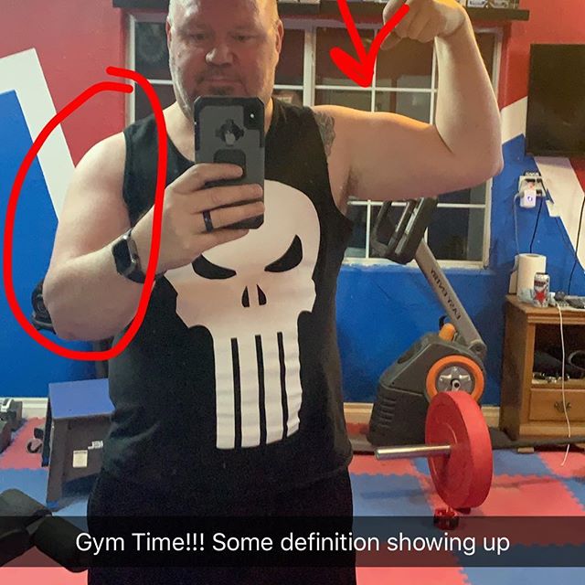 Was looking at myself in the mirror in the gym and I was like “Yo, there is definition starting to show”!!! #workinprogress 