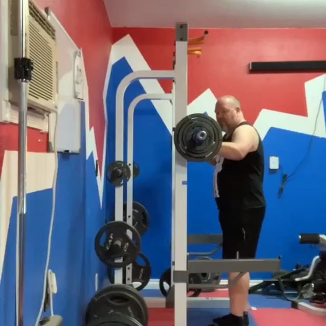 This my squat from last night. Using the app Iron path I am able to see the path of the barbell. Looks like I need to work on my squat form some and get the barbell moving straighter and my body more upright. I am going work on my squat form over the next month and hopefully have it dialed in by the new year! #workinprogress 