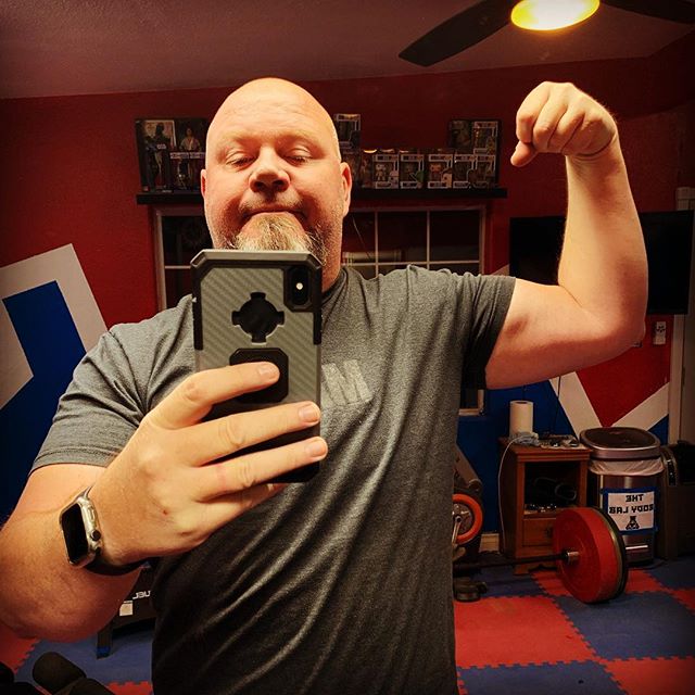 Added a new light to our gym, love the way it shows off definition:) #workinprogress  l