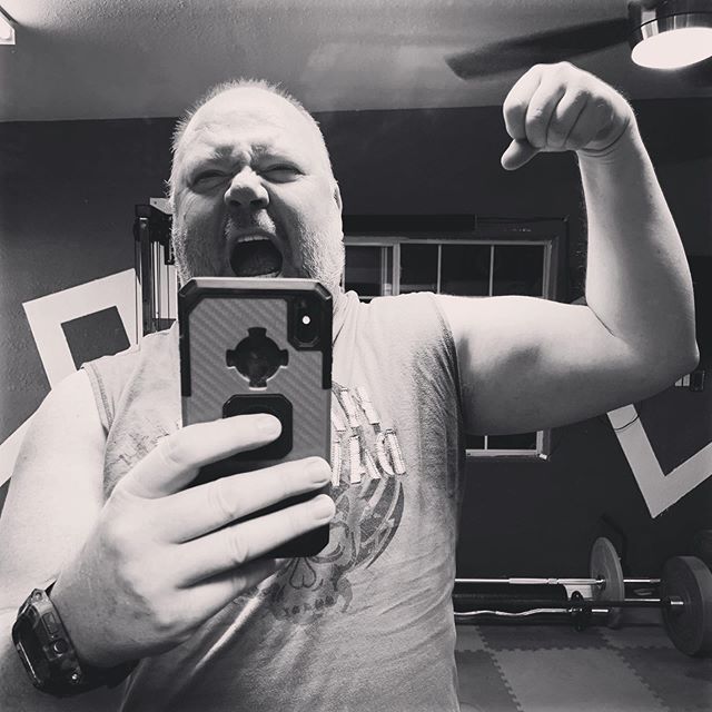 It’s Monday, that means let’s get grinding!!!! #workinprogress 